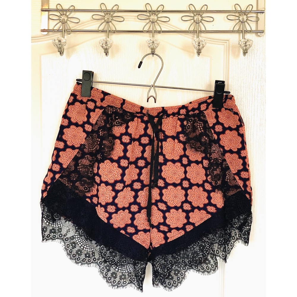 NWOT🔹 High Waisted Loose Fitted Shorts